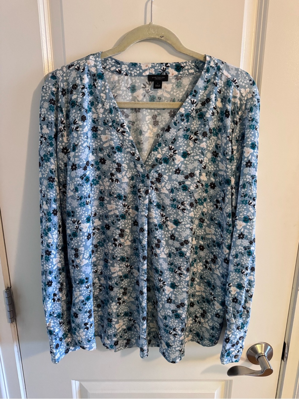 Ann Taylor Blue Floral V-Neck Long Sleeve Blouse
